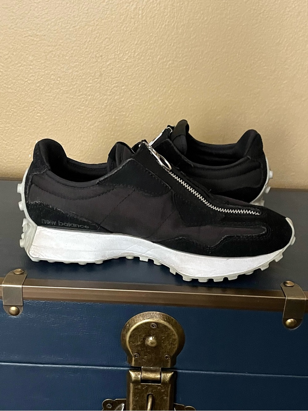 NEW BALANCE 327 Zipper Casual Womens Sneakers Shoes size 7.5 Black Silver zipper - Picture 2 of 13